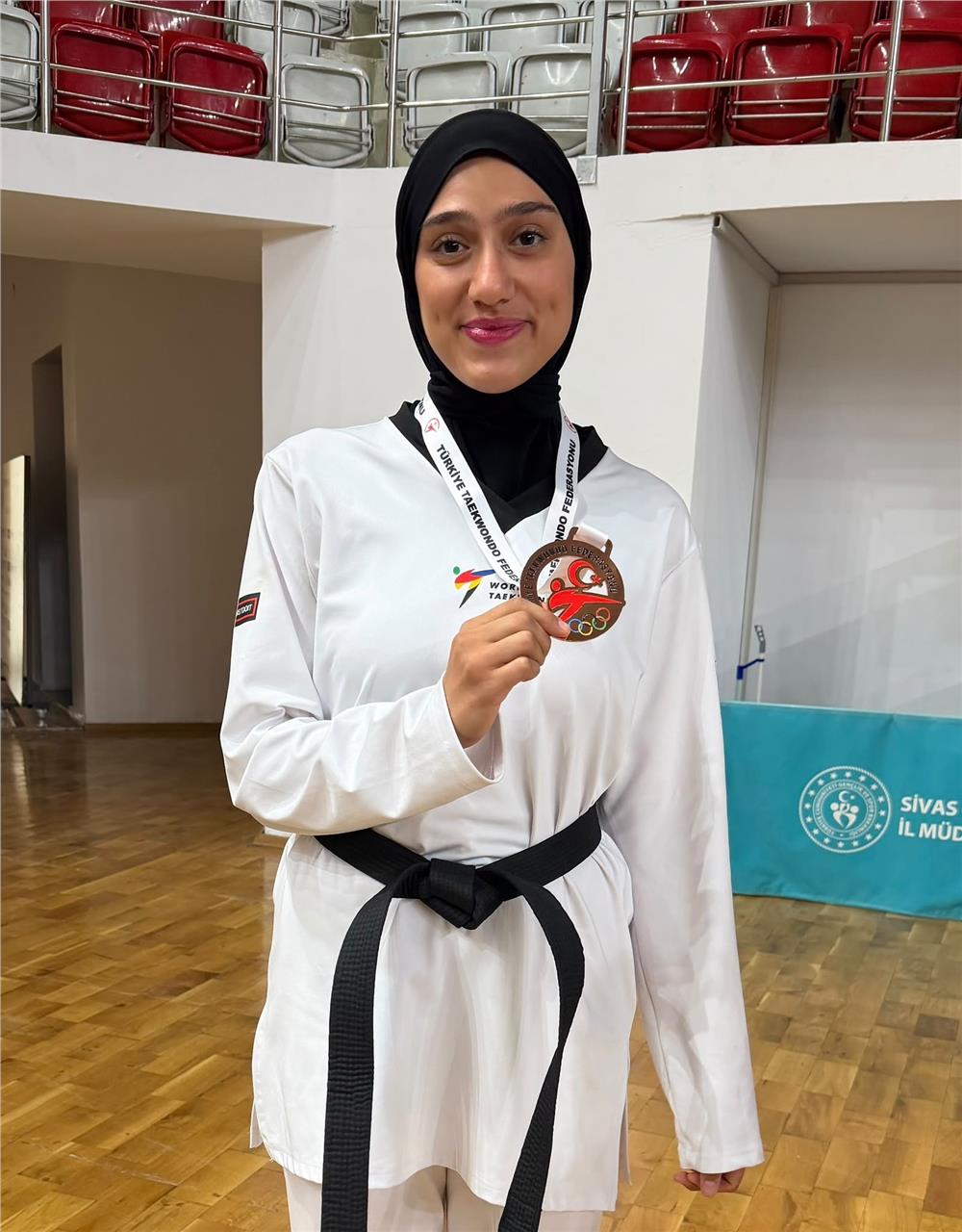 Kayserili sporcu Esma Nur Türkiye 3.