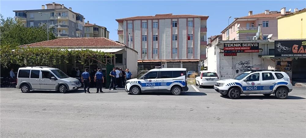 Kıraathane çalışanı husumetlisini tüfekle vurdu