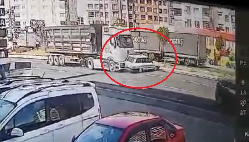 Tırla çarpışan otomobilin takla attığı kaza kamerada