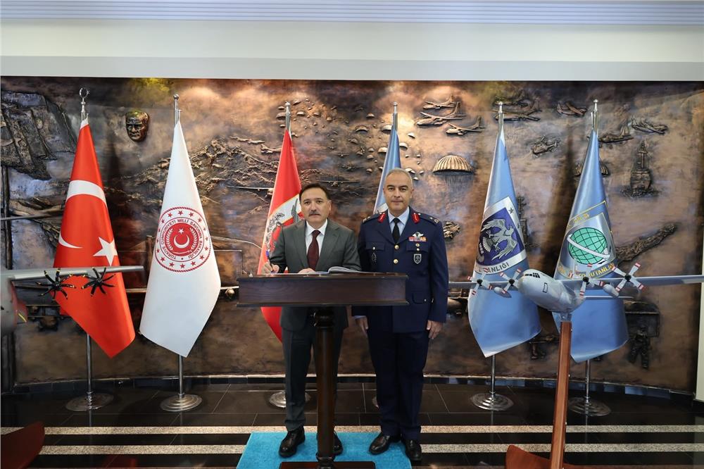 Vali Çiçek’ten göreve başlayan komutanlara ziyaret