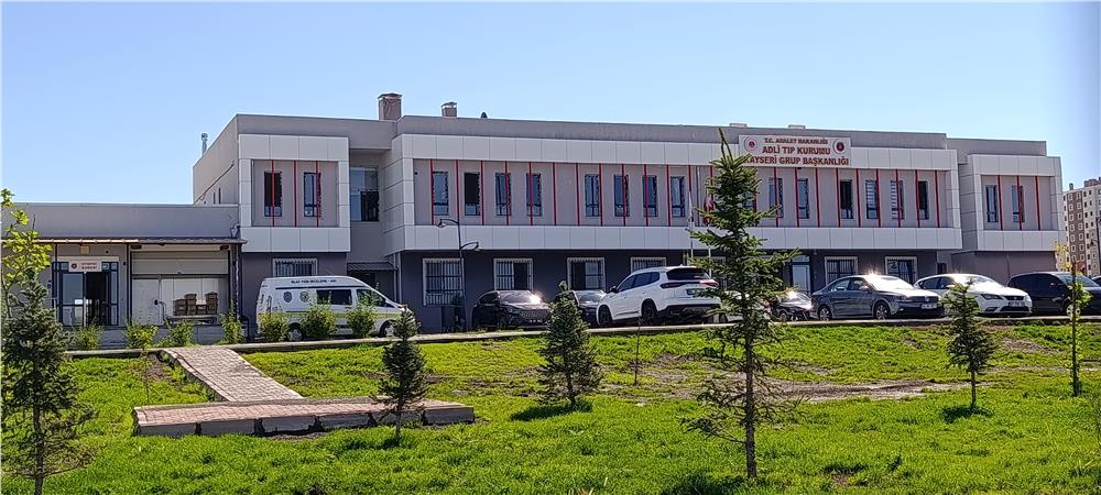 Yolun karşısına geçerken otomobil çarpan yaşlı adam öldü