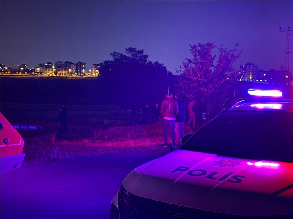 35 yaşındaki bir kişi Ağaçta asılı halde ölü bulundu