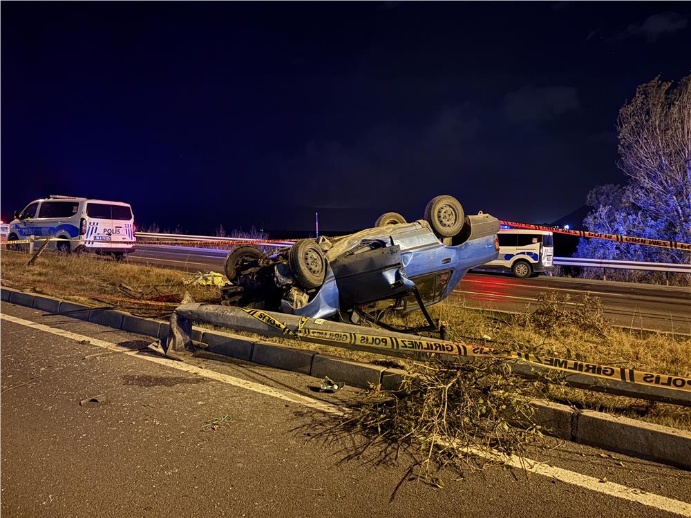 Kayseri’de aydınlatma direğine çarpan otomobil takla attı: 2 ağır yaralı