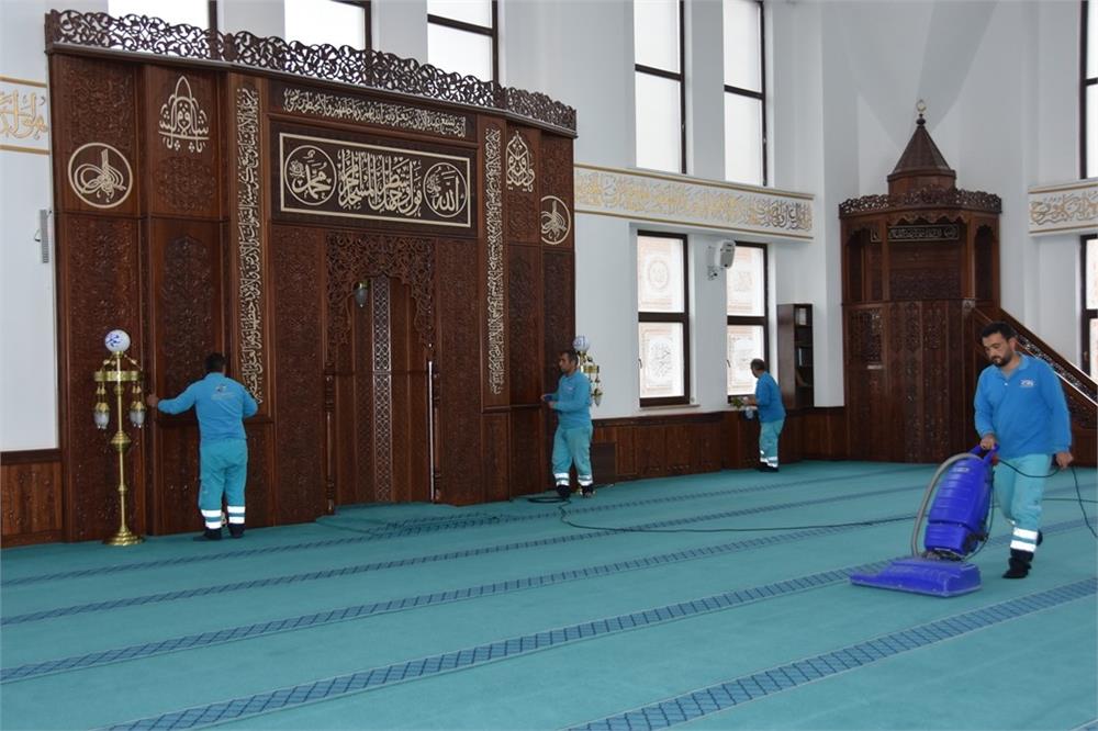 Kocasinan, 'Cami Temizleme Ekibi' ile camilere daha huzurlu ibadet ortamı sunuyor