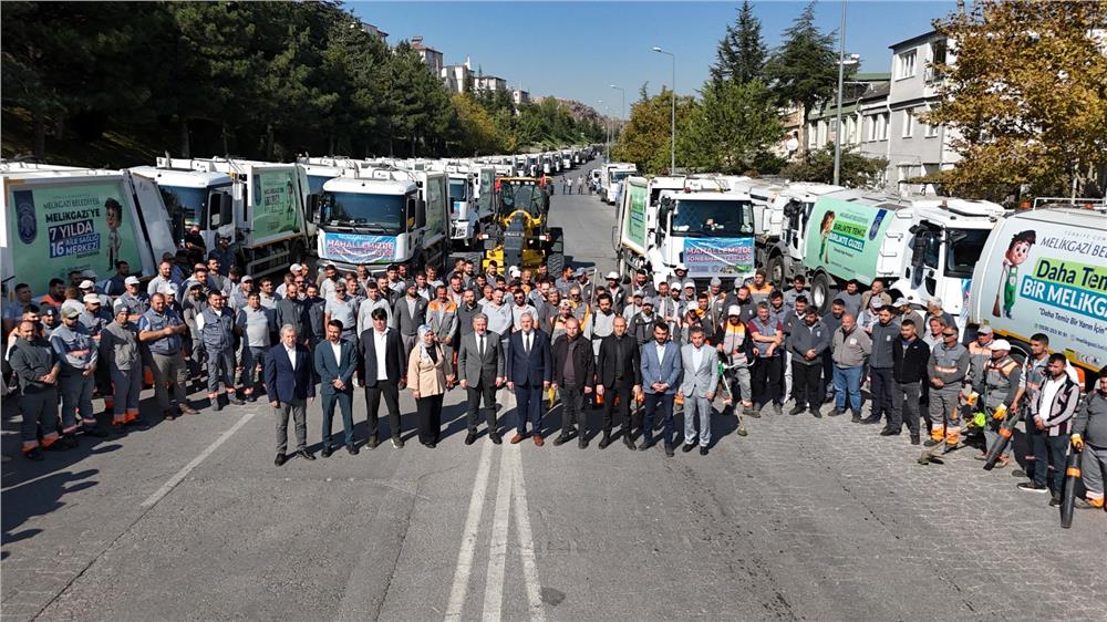 Melikgazi’nin Temizlik Ordusu Mahallelerde Sonbahar Temizliğine Başladı