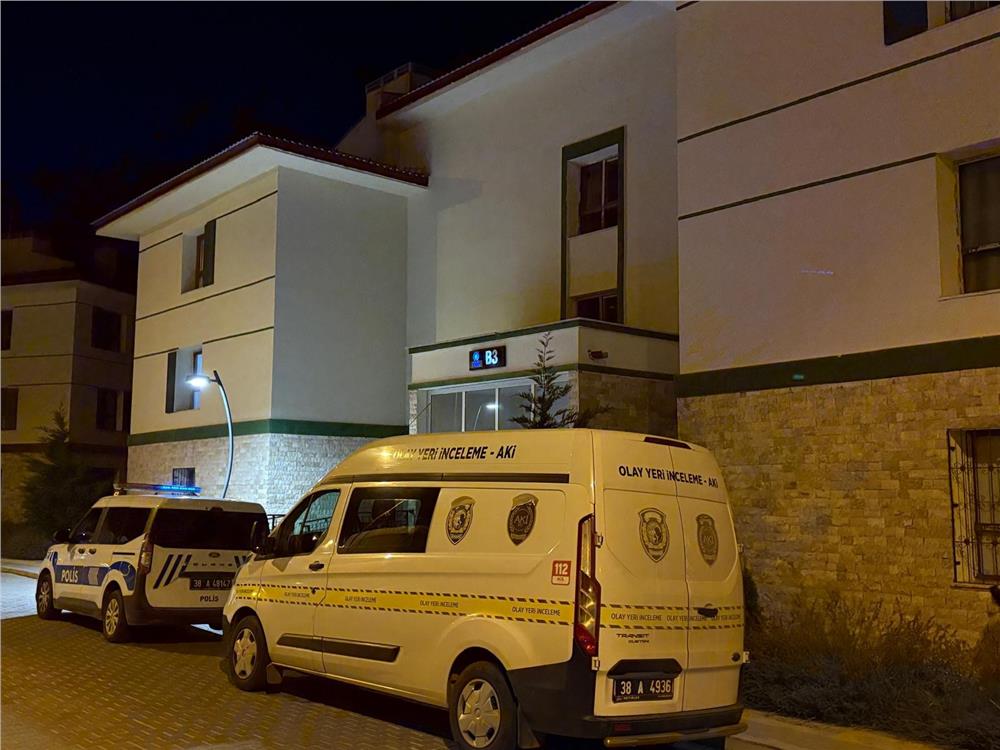 Rastgele açılan ateş pencereden girerek çocuğun akülü aracına isabet etti