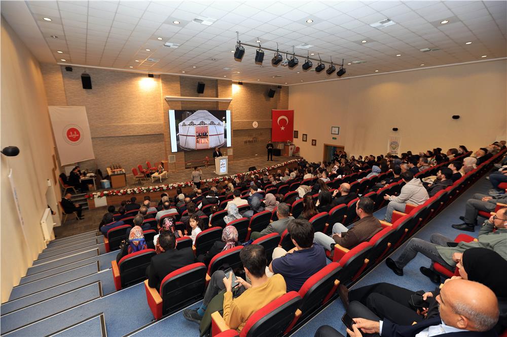 Türk dünyası Edebiyatı Talas'ta yankılandı